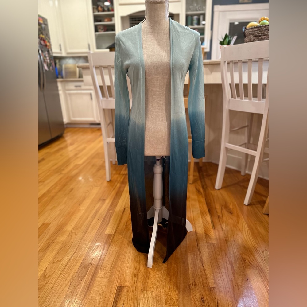 💜 5 for $25 or 3 for $18 White House black market blue umbre sheer cardi…